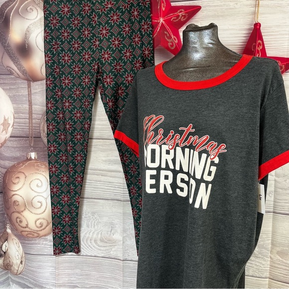 LuLaRoe 2XL Christmas Liv top with TC Christmas leggings - Picture 4 of 15